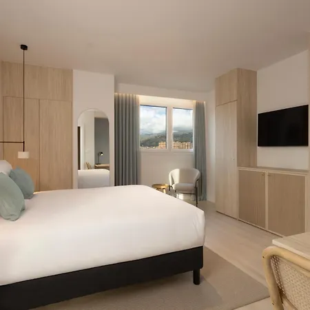 Staybridge & By Ihg 3*