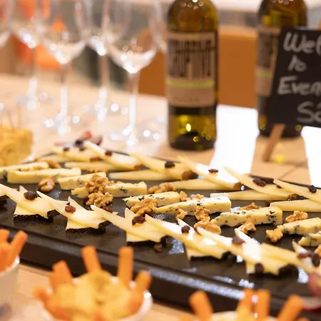 Staybridge & By Ihg 3*