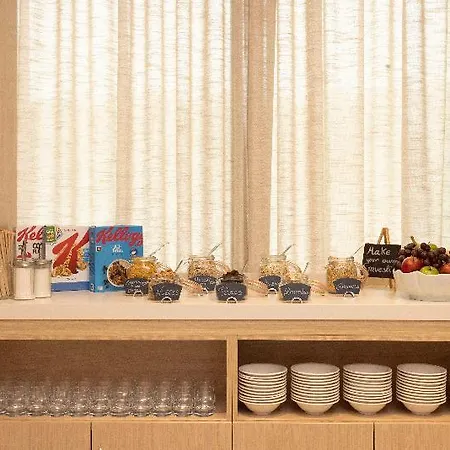 Staybridge & By Ihg 아파트호텔